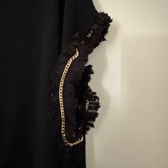 Black Top with Frayed Gold Chain Edge size med - Picture 2 of 4